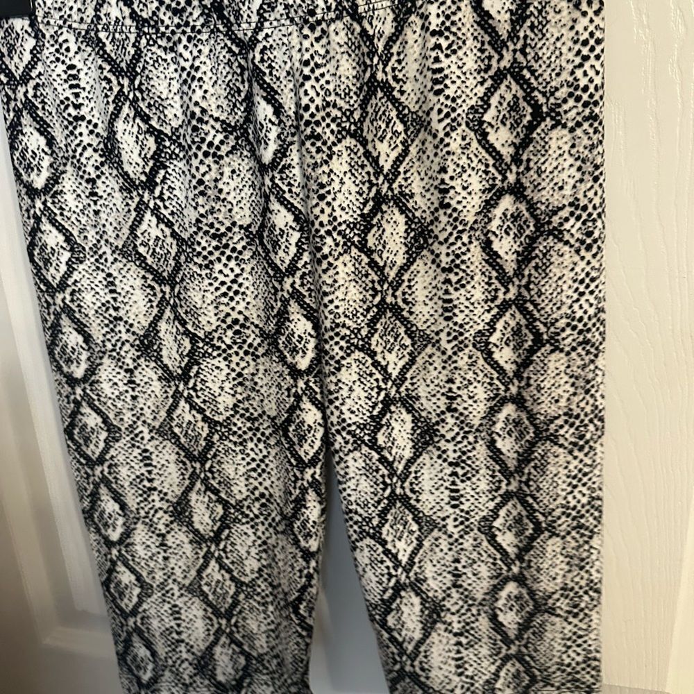 Color Alien Size Small Black and White Snake Print  biker shorts NWOT